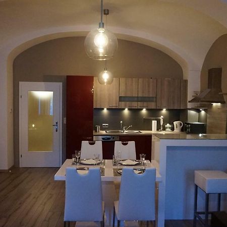 Gaestehaus Familie Loeffler - Ferienwohnung Am Stadtplatz In Литшау Екстериор снимка