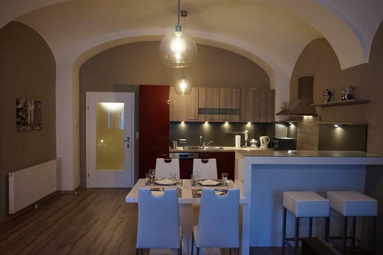 Gaestehaus Familie Loeffler - Ferienwohnung Am Stadtplatz In Литшау Екстериор снимка