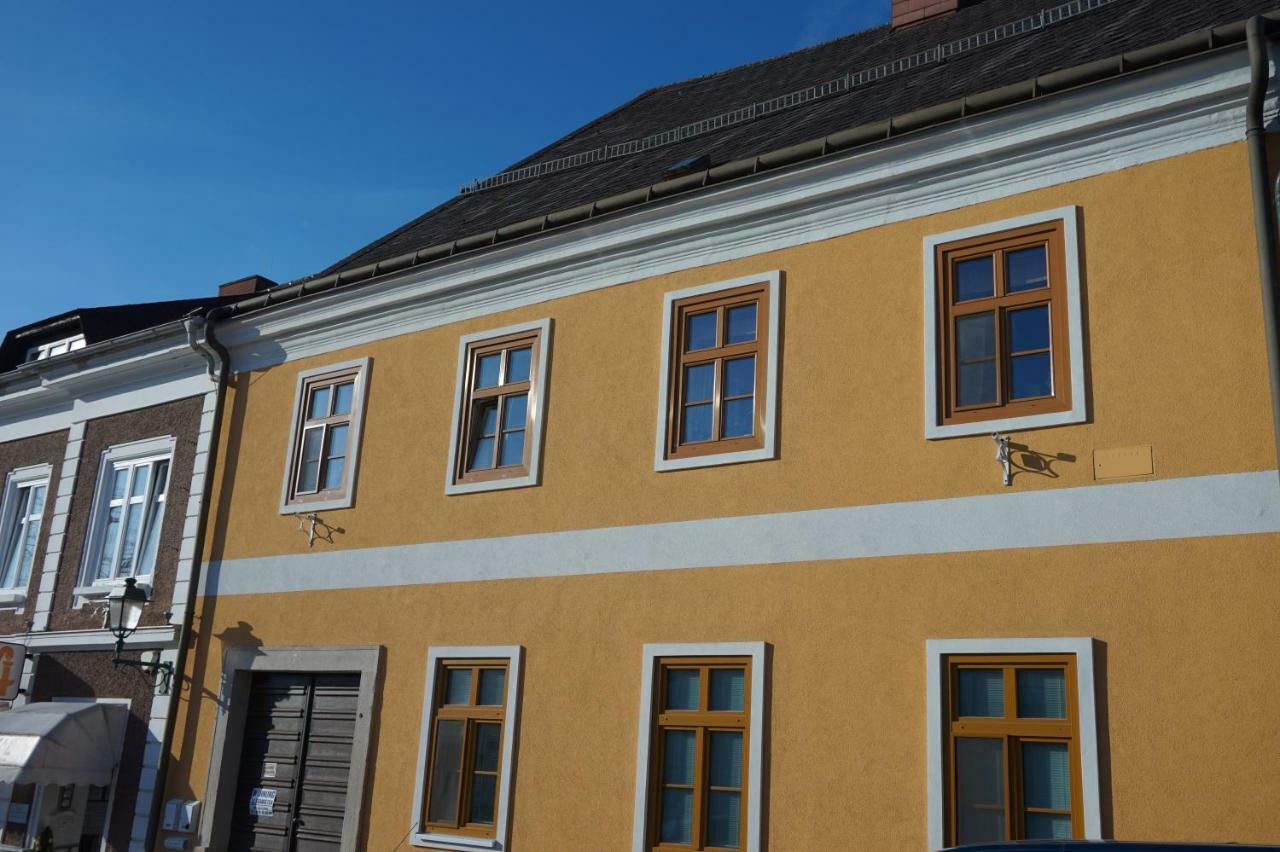 Gaestehaus Familie Loeffler - Ferienwohnung Am Stadtplatz In Литшау Екстериор снимка
